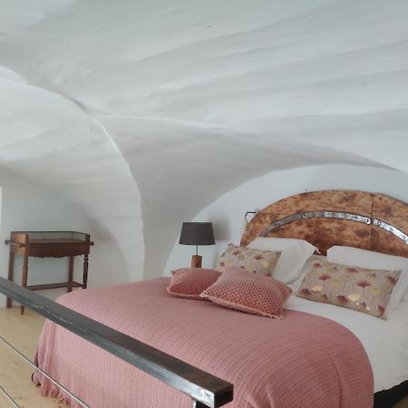 Charme Et Authenticite Dans Une Ferme. Lourmarin Bagian luar foto