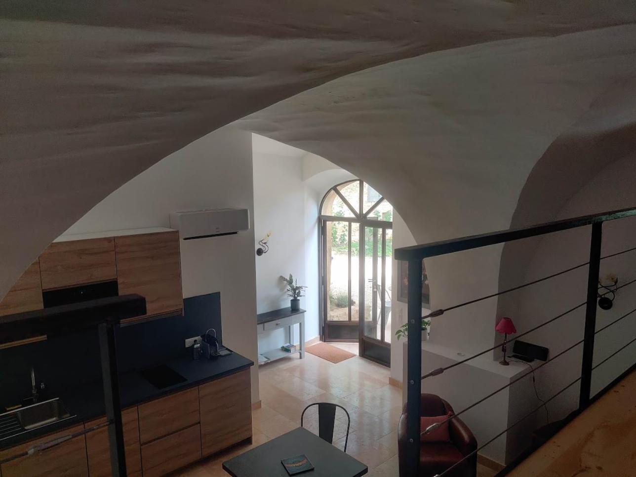 Charme Et Authenticite Dans Une Ferme. Lourmarin Bagian luar foto